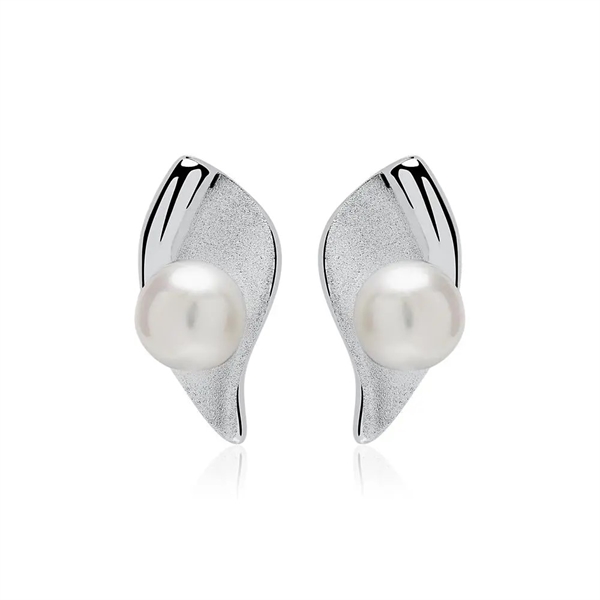 Ørestikker i Sølv med Ferskvandsperler