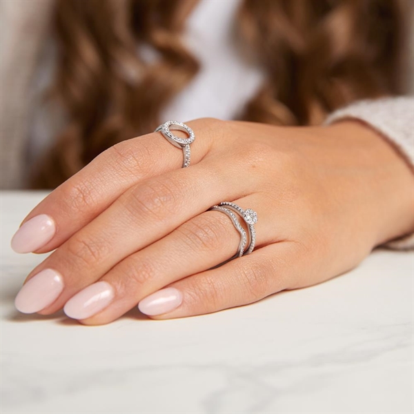 Sølv Ring med hvide Zirkoniasten