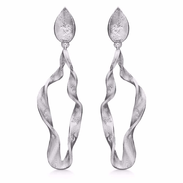 Carla Ørestikker i Sølv - Snoet Design